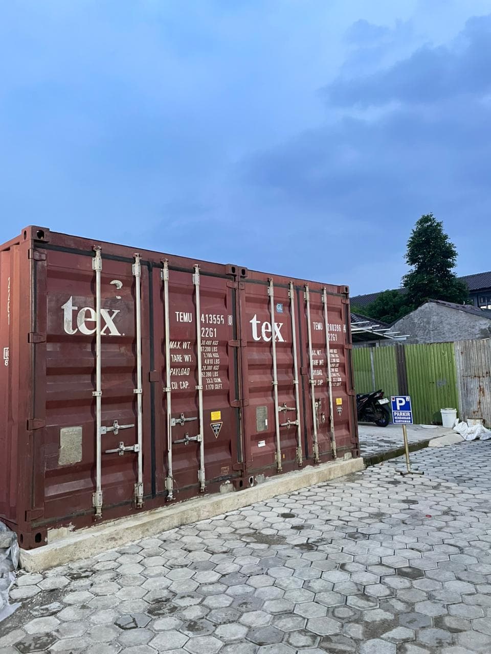 Flat dan logistik